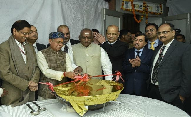 हलवा रस्म के साथ वित्त मंत्रालय में शुरू हो गया बजट दस्तावेजों की छपाई का काम