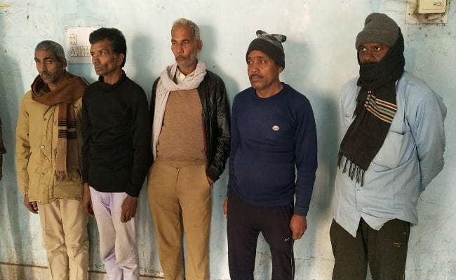 बिहार में शराब की बड़ी खेप के साथ पांच पुलिसकर्मी गिरफ्तार, भेजे गये जेल