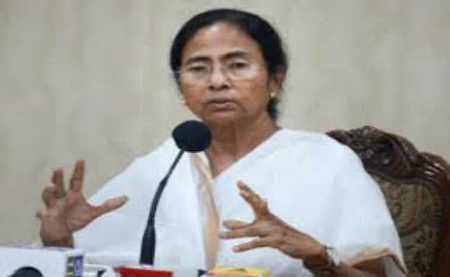 इवीएम हैकिंग का मुद्दा चुनाव आयोग के समक्ष उठायेंगे : ममता