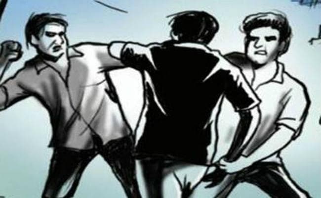 प्रैक्टिकल परीक्षा के दौरान युवक ने प्रोफेसर को पीटा