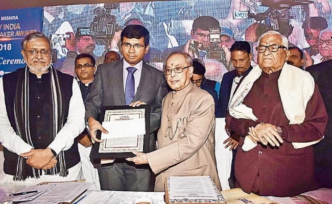 पटना : देश को आगे लाने में योगदान दें युवा : प्रणब मुखर्जी