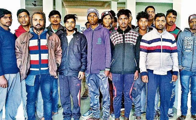 रातू : विषाक्त भोजन खाने से चार छात्र बीमार, रिम्स रेफर