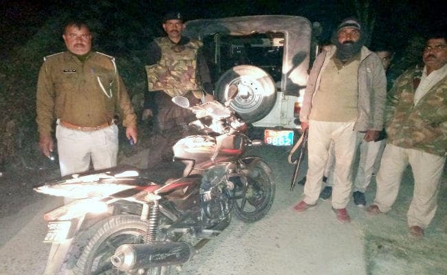 सीवान : छापेमारी करने गयी पुलिस और अपराधियों में मुठभेड़, बाइक छोड़ भागे अपराधी