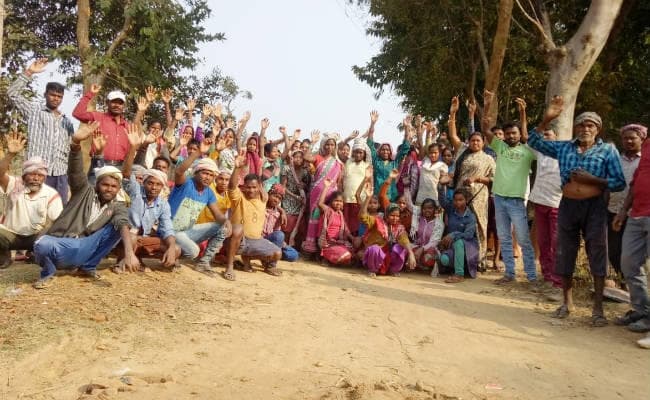 खरसावां : ग्रामीणों का फैसला, गांव की सड़क नहीं बनी तो करेंगे वोट बहिष्कार