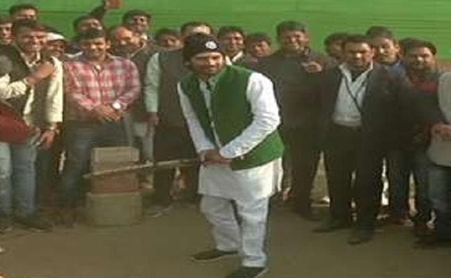 तेजप्रताप ने अब क्रिकेट में आजमाया हाथ, पीएम के छक्के छुड़ाने का किया दावा