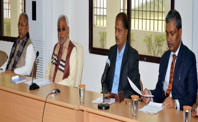 पथ निर्माण विभाग की महत्वपूर्ण योजनाओं का CM नीतीश ने किया समीक्षा, दिये कई निर्देश