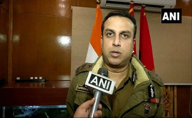 जम्मू-कश्मीर : सुरक्षाबलों के साथ मुठभेड़ में आईपीएस अफसर के भाई समेत तीन आतंकवादी ढेर