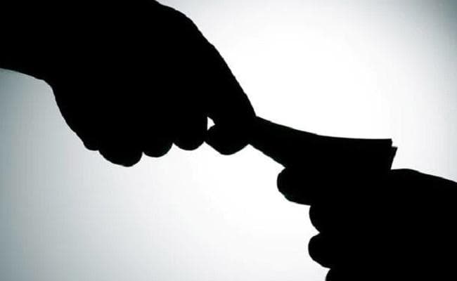 बैंक ऑफ इंडिया के शाखा प्रबंधक 50 हजार रिश्वत लेते रंगे हाथ गिरफ्तार