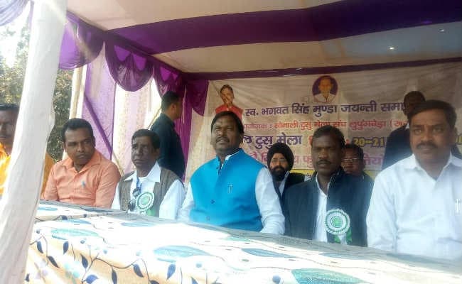 खरसावां : सोनाली टुसू मेला सह फुटबॉल प्रतियोगिता का आयोजन, पुरुष वर्ग में धुनाडीह और महिला वर्ग में रुगुडीड़ बना चैंपियन