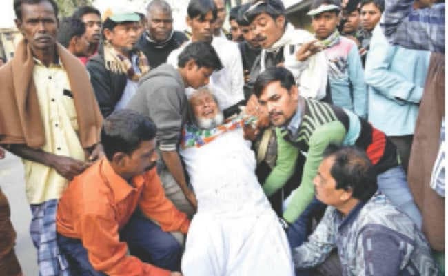 कोलकाता :  राफेल और सारधा-नारधा घोटाले का विरोध, कांग्रेस ने राज्यभर में चलाया कानून भंग आंदोलन