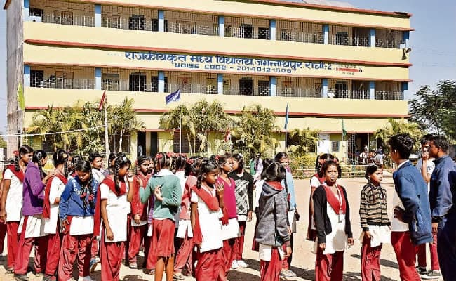 स्कूली शिक्षा का बजट बढ़ा :झारखंड में शुरू होगी मुख्यमंत्री मेधा छात्रवृत्ति और विद्यालक्ष्मी उच्च शिक्षा प्रोत्साहन योजना