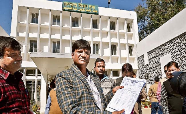 रांची : ढुल्लू मार्शल आउट, एक दिन की कार्यवाही से हुए निलंबित, जानें नेताओं की प्रतिक्रिया