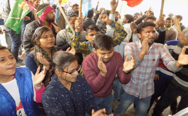 बिहार के इस विवि में चल रही थी सीनेट की बैठक तभी छात्रों ने...