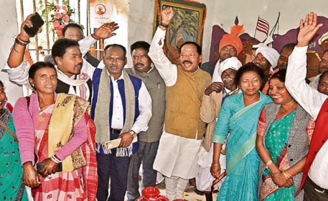 रांची : शहीदों के गांव से लायी गयी पवित्र मिट्टी बिरसा मुंडा कक्ष में रखी गयी