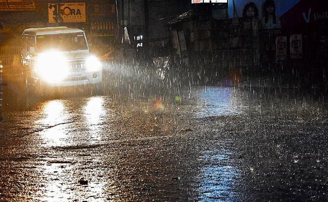 दिन में बादल और सूर्य की लुका-छिपी के बाद शाम में छाये बादल, बारिश बढ़ायेगी ठंड, फसल को होगा फायदा