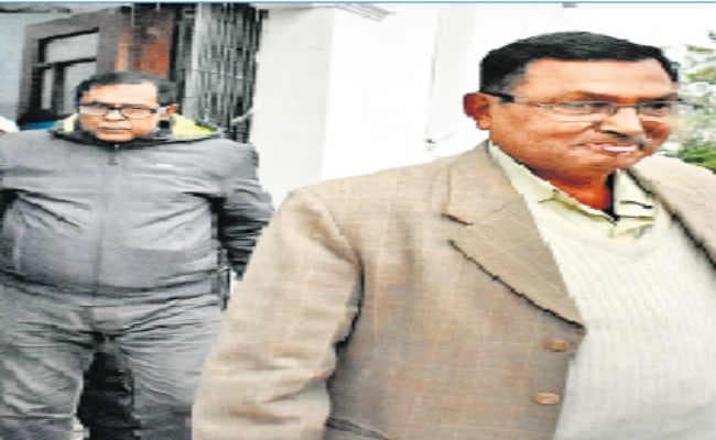 मुजफ्फरपुर :  ऑटो टिपर घोटाला -  निगरानी की टीम का नगर निगम में धावा, बिना रिसीव 19 टिपर का हुआ भुगतान,  पांच घंटे तक तीन कर्मियों से पूछताछ