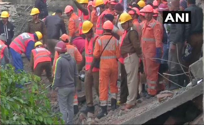 गुड़गांव में चार मंजिला इमारत ढही, सात लोगों के दबे होने की आशंका