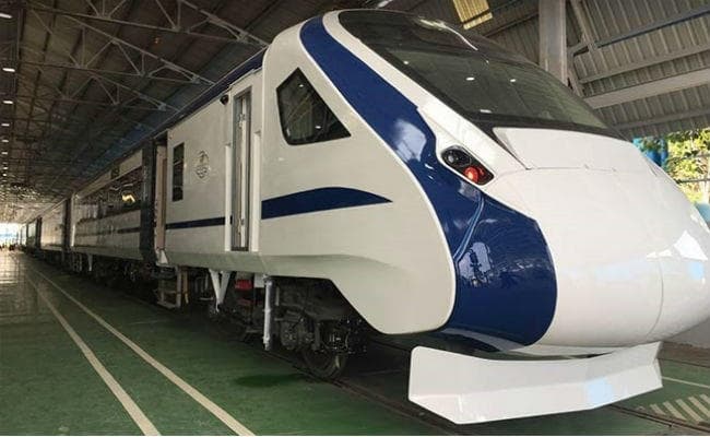 एक हफ्ते के अंदर Without Engine पटरी पर सरपट दौड़ने लगेगी Train18, पीएम मोदी दिखायेंगे हरी झंडी