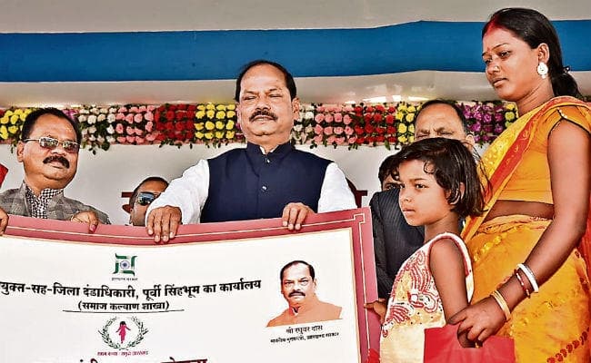चाईबासा : सुकन्या योजना से 27 लाख परिवारों को होगा लाभ, सात किस्तों में मिलेगा 40 हजार का अनुदान : रघुवर दास