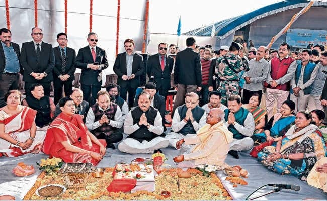 धालभूमगढ़ : सीएम ने  धालभूमगढ़ हवाई अड्डे का भूमि पूजन किया