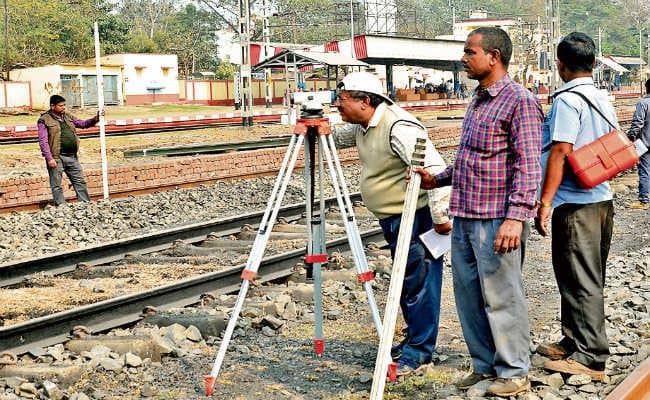 धनबाद  :  डीसी रेल लाइन पर 15 फरवरी तक चल सकती है ट्रेन, युद्ध स्तर पर तैयारी