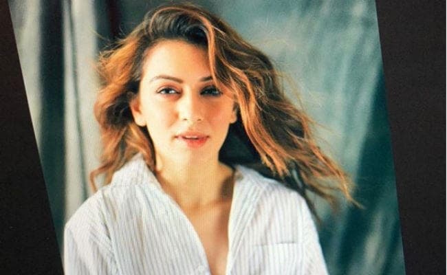 प्राइवेट फोटो लीक होने के 24 घंटे बाद हंसिका मोटवानी ने किया ट्वीट, लिखा- मेरा फोन हैक हुआ