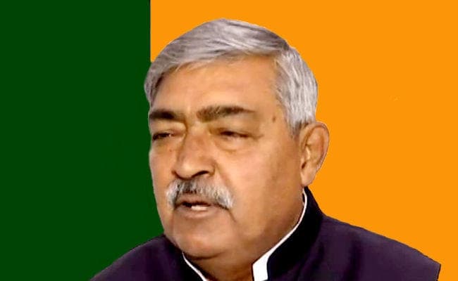 प्रियंका गांधी को लेकर भाजपा नेता ने दिया विवादित बयान, कहा- सुंदर चेहरे पर वोट नहीं मिलते