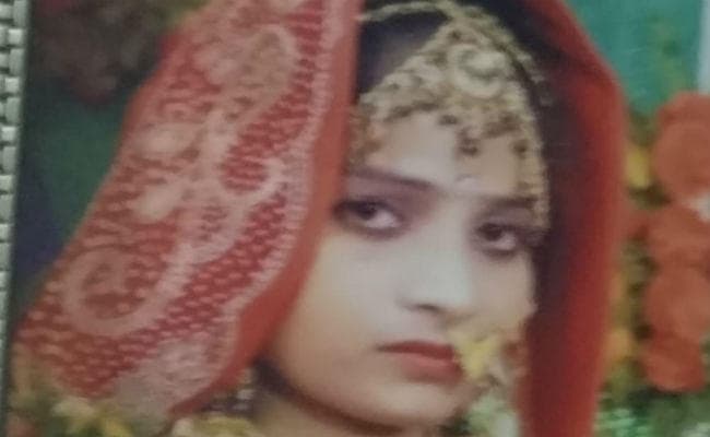 दुधमुंही बच्ची को गोद में लेकर मां ने लगायी आग, महिला की मौत , बच्ची की हालत नाजुक