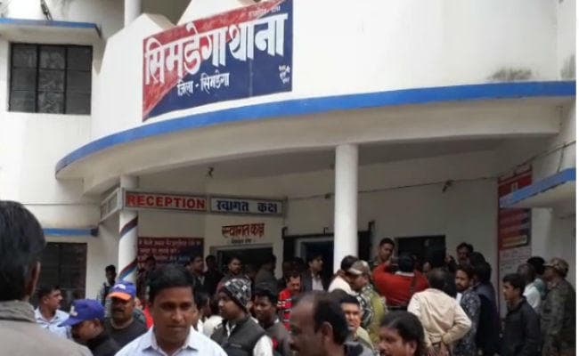 …और थाने में धरने पर बैठ गयी भाजपा विधायक विमला प्रधान, जानें क्या है पूरा मामला