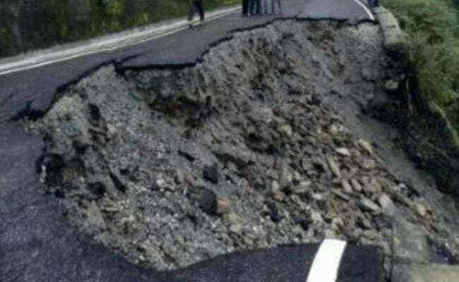 जम्मू श्रीनगर राष्ट्रीय राजमार्ग पर फिर हुआ भूस्खलन