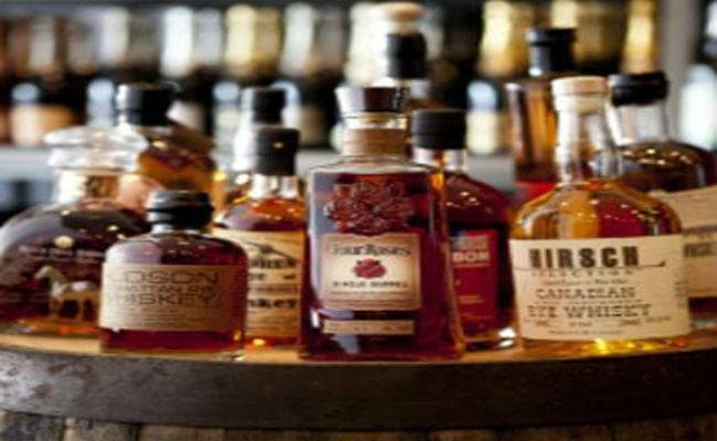 अब व्हिस्की के आयात शुल्क में कटौती करने के भारत पर दबाव बना सकते हैं ट्रंप