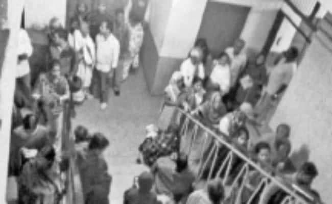 बर्नपुर :  बर्नपुर अस्पताल दवा काउंटर पर हंगामा