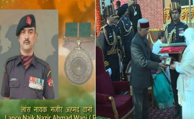 आतंकी से सैनिक बने शहीद वानी को अशोक चक्र, सम्मान लेते हुए नम हुईं मां और पत्नी की आंखें