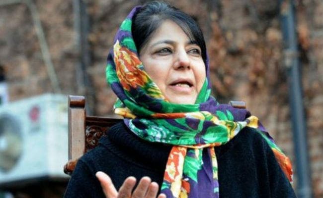 महबूबा मुफ्ती ने पीडीपी सरकार का फैसला पलटने पर राज्यपाल पर साधा निशाना