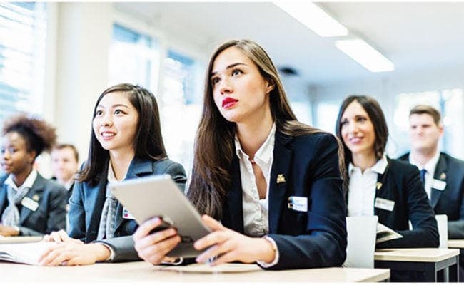 हॉस्पिटेलिटी व होटल मैनेजमेंट में करें बीएससी, बनेगा शानदार करियर