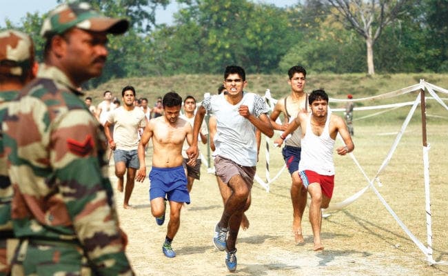 अगर आप 12वीं पास हैं तो यूपी में जेल वार्डर समेत निकली है 3740 पद, ऐसे करें आवेदन