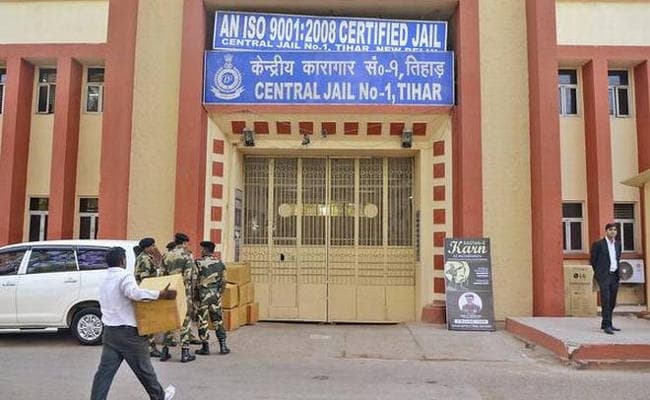 तिहाड़ में कैदियों पर योग के असर का अध्ययन, जेल से बाहर आते ही मिलेगा रोजगार