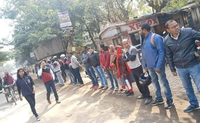 Jharkhand : छठी मेंस परीक्षा रद्द करने की मांग, JPSC के बाहर विद्यार्थियों ने किया विरोध प्रदर्शन