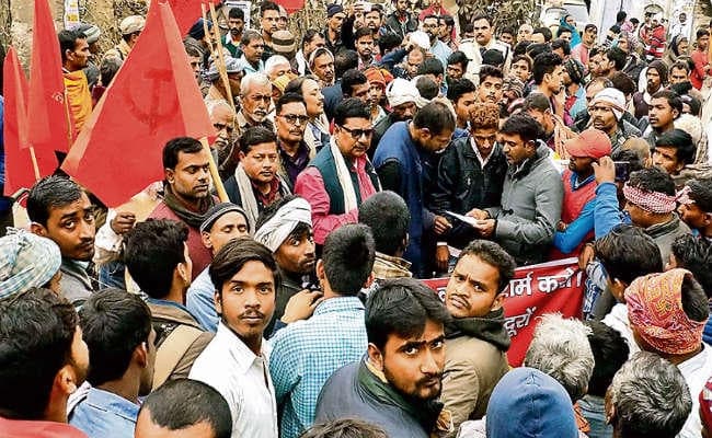 गुजरात में आरा के मजदूर की हत्या, आक्रोश