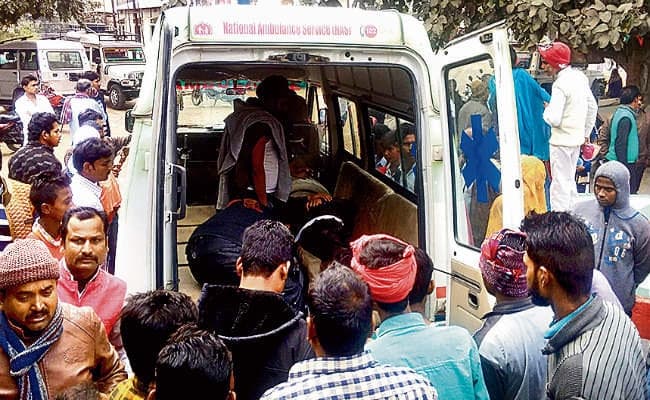 गोपालगंज में झंडे के पाइप में आया करेंट, दो की मौत, इधर, औरंगाबाद में करेंट से शिक्षक की गयी जान, चार झुलसे