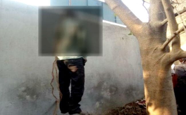 पटना में पेड़ से लटकी मिली अज्ञात युवक की लाश, इलाके में सनसनी