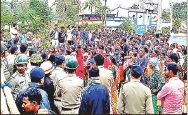 आसनसोल : मांगों के समर्थन में आदिवासियों का प्रदर्शन, मांगे नहीं माने जाने पर शालगिड़ा का एलान करने की दी चेतावनी