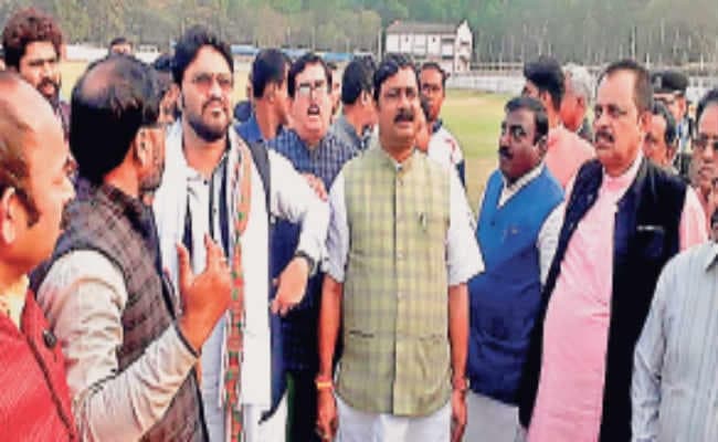 दुर्गापुर : जिला प्रशासन पर बरसे मंत्री बाबुल सुप्रिय