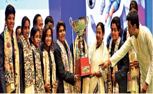 कोलकाता :  राज्य के पूर्व व वरिष्ठ खिलाड़ियों को मिलेगी पेंशन : ममता