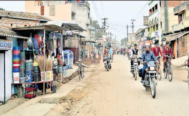 चास :  शौचालय निर्माण नहीं होने से आक्रोश, दुकानदारों ने की शौचालय बनवाने की मांग