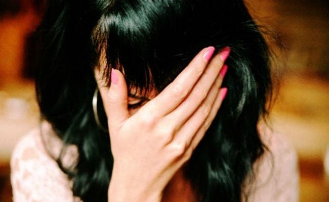 हजारीबाग की युवती ने बाल संरक्षण आयोग में की शिकायत : ठिठुरती रात में ठंडा पानी डाल बाहर खड़ा करके दी जाती थी सजा