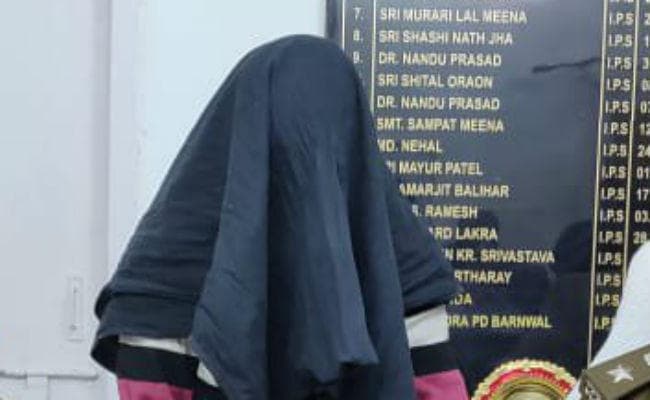 झारखंड के पाकुड़ से विस्फोटकों का जखीरा बरामद, दो गिरफ्तार