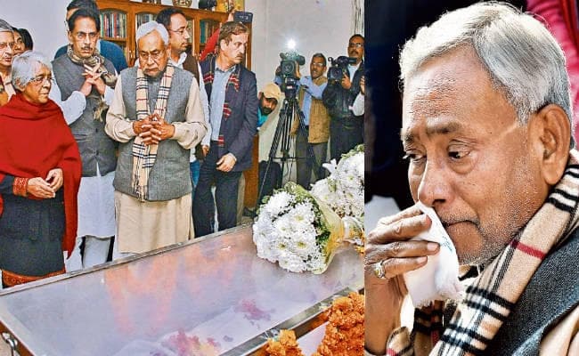 .....जब रो पड़े नीतीश, अंतिम संस्कार में होंगे शामिल, बिहार में दो दिनों के राजकीय शोक की घोषणा, कैबिनेट की बैठक रद्द