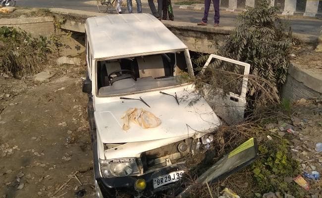 बिहार : बरात से लौट रही बोलेरो नहर में पलटी, 6 घायल, यूपी गयी थी बरात