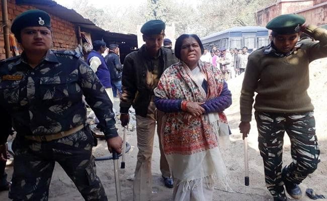 आर्म्स एक्ट मामले में जेल में बंद पूर्व मंत्री मंजू वर्मा ने कहा, इलाज की व्यवस्था हो या सल्फास दे दें